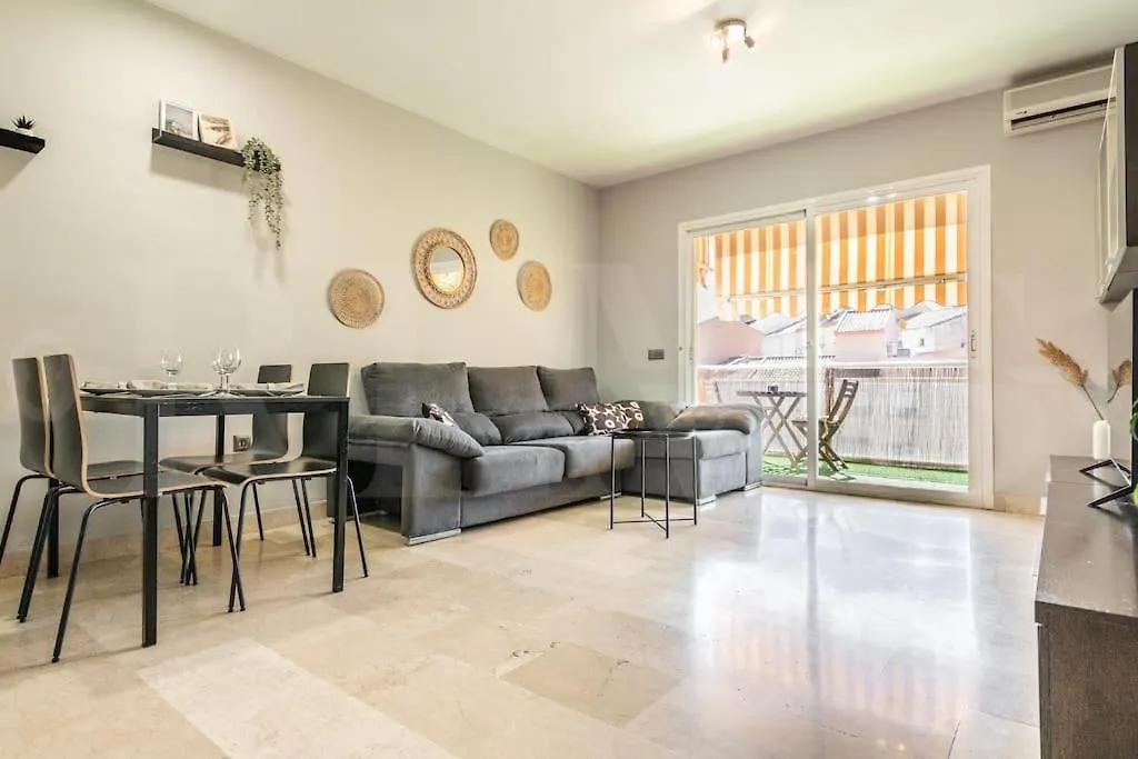 Serene Apartment With Balcony And View By Rems Фуэнхирола